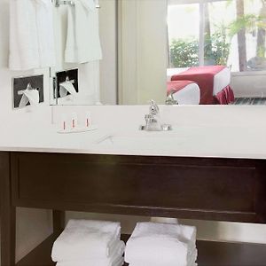 King Room Bath Tub Mobility or Hearing Accessible Non-Smoking